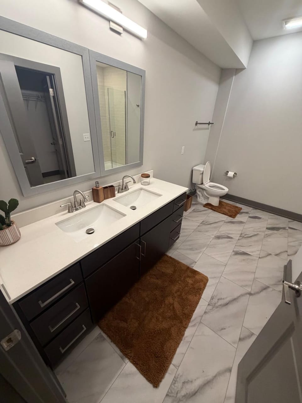 Steps to the Benz! Modern 2BR Apt Walk to Stadium Apartment in Atlanta