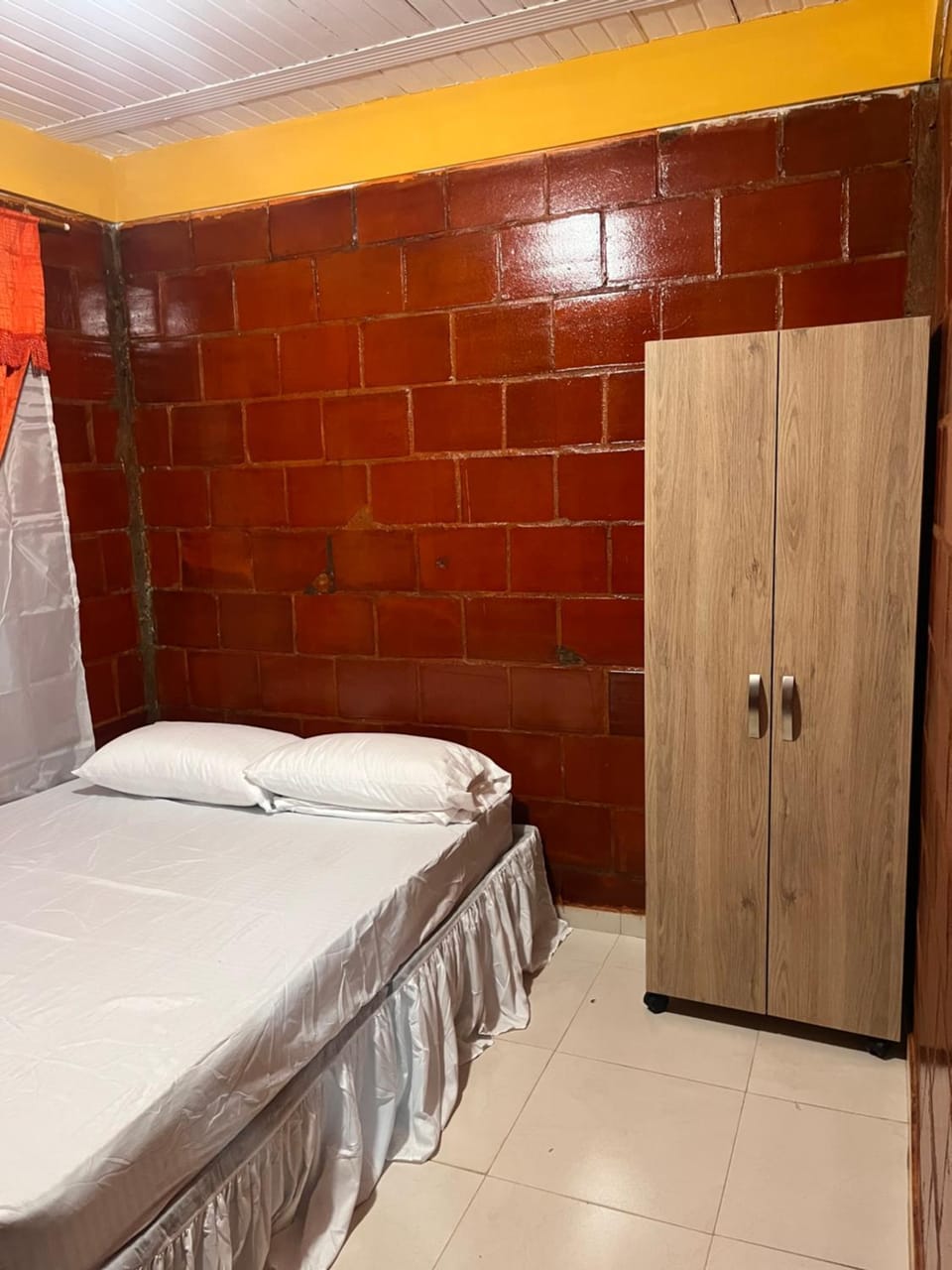 Bed, Photo of the whole room, wardrobe