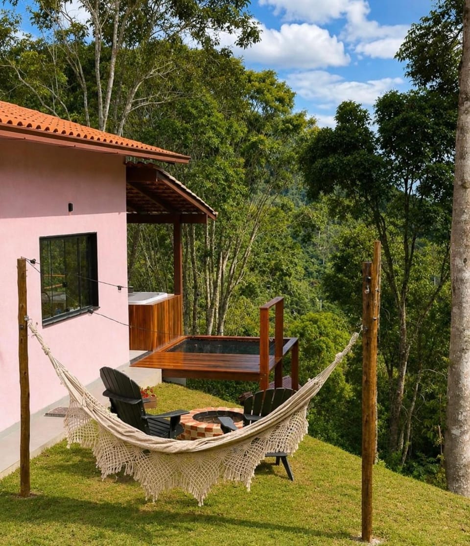 Recanto Bougainville ST House in State of Espírito Santo, Brazil