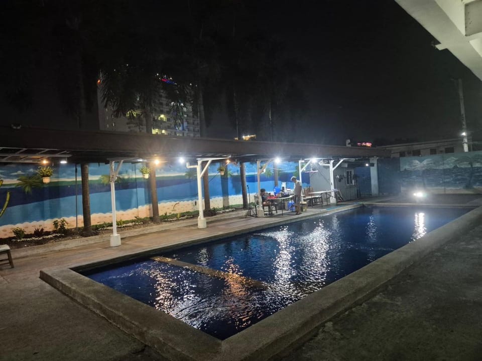 Elegance and Style Private Pool & Accommodations Hostel in Angeles