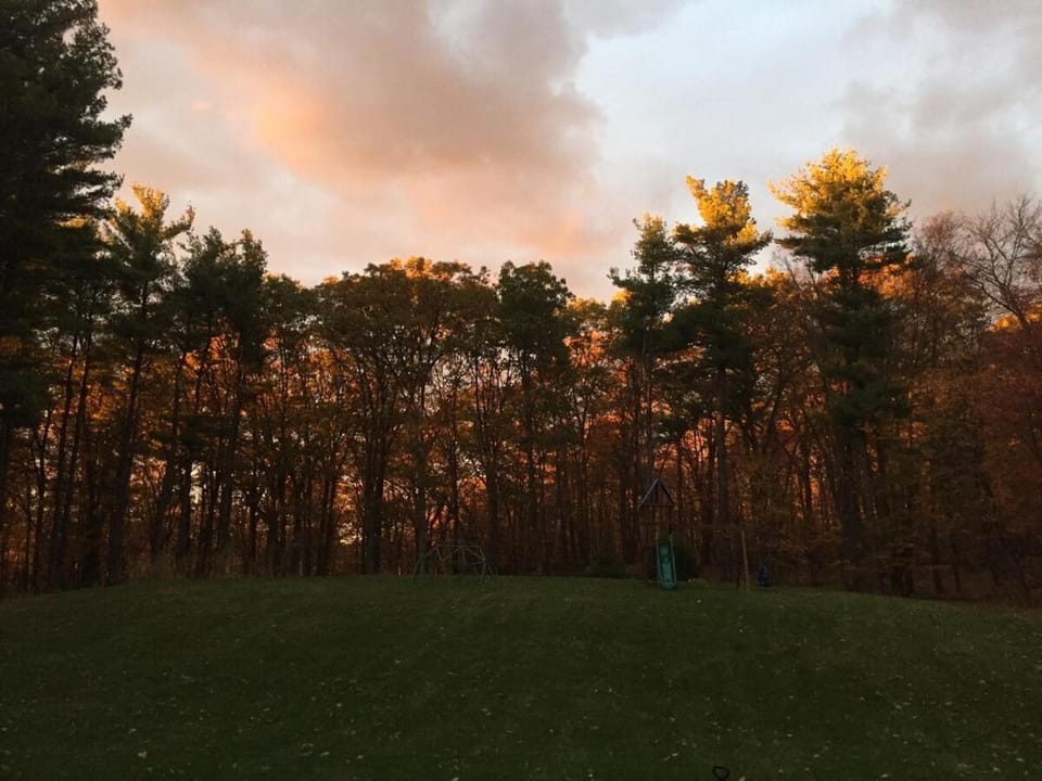 Country escape on 3 acres with big backyard, wet sauna, projector House in Philipstown