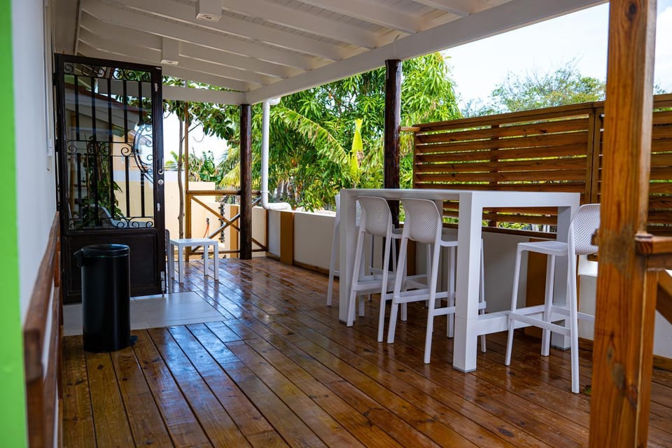 Dakar Garden Apartment with Pool Apartment in Willemstad