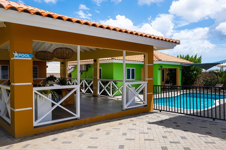 Dakar Garden Apartment with Pool Apartment in Willemstad