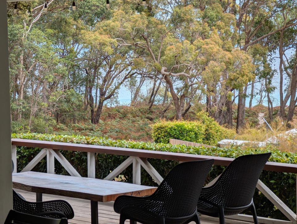 Happy Days SeaView top of foreshore hill, Bulwer Moreton Island new management House in Moreton Island