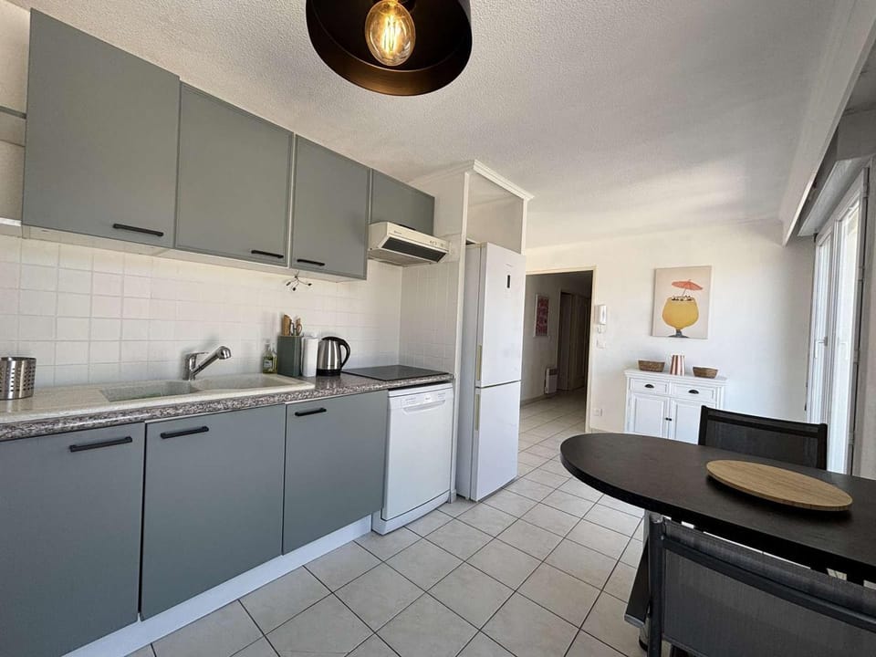 Appartement vue mer - 4 pers. - FR-1-226B-261 Apartment in Cavalaire-sur-Mer