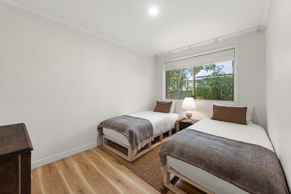 Sunrise on Byron - Spacious Pet Friendly Holiday Home Near Belongil Beach | Winter Escape Deal | Stay Longer & Save | 1 June – 31 August House in Byron Bay