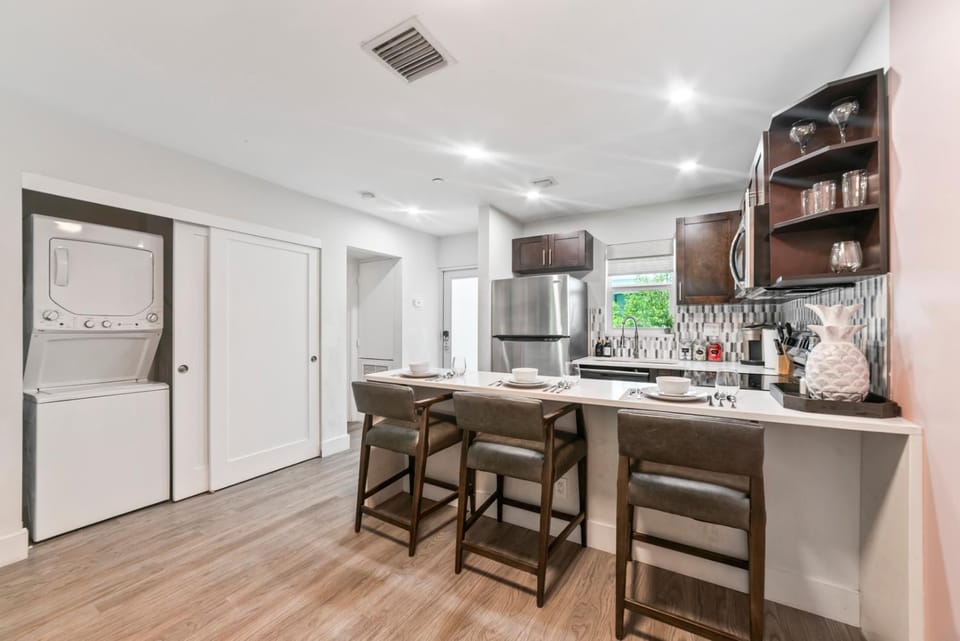 Kitchen or kitchenette, dishwasher, oven, pet friendly, stove