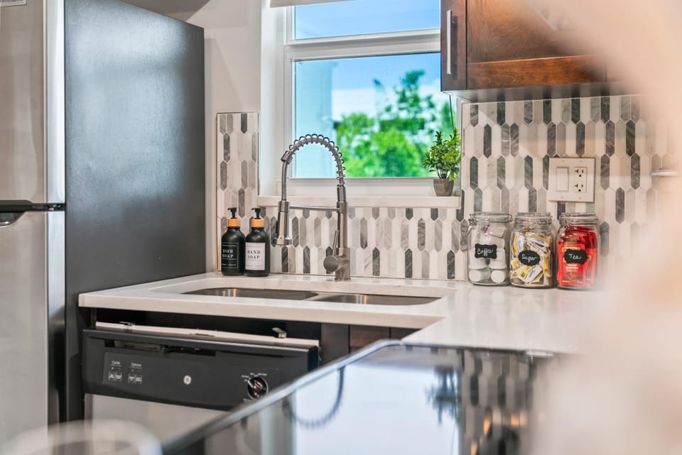 Kitchen or kitchenette, dishwasher, pet friendly, stove