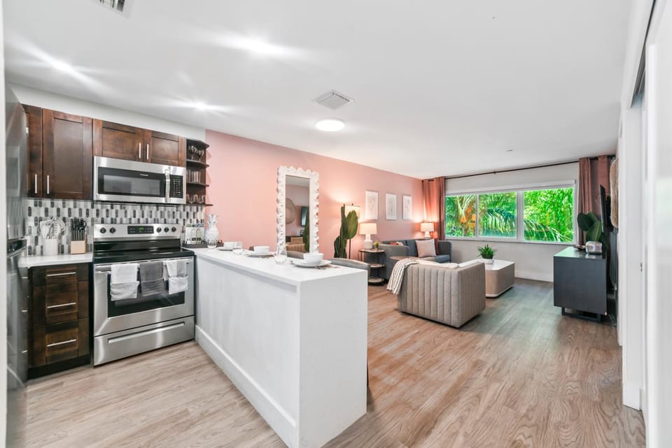 Kitchen or kitchenette, Living room, Seating area, dishwasher, oven, pet friendly, stove, toaster