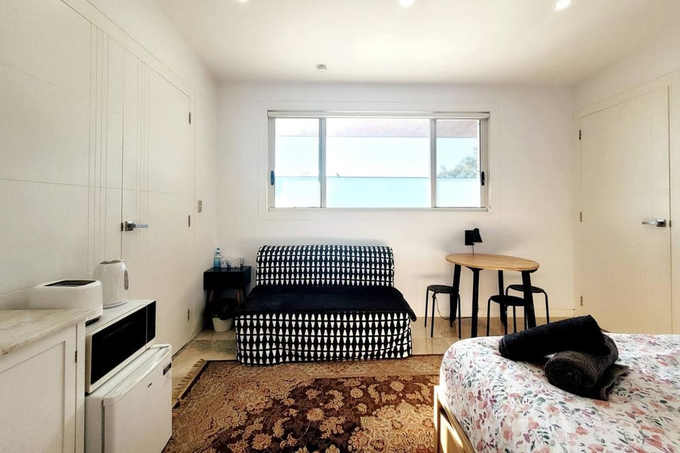 Bed, Bedroom, microwave, oven