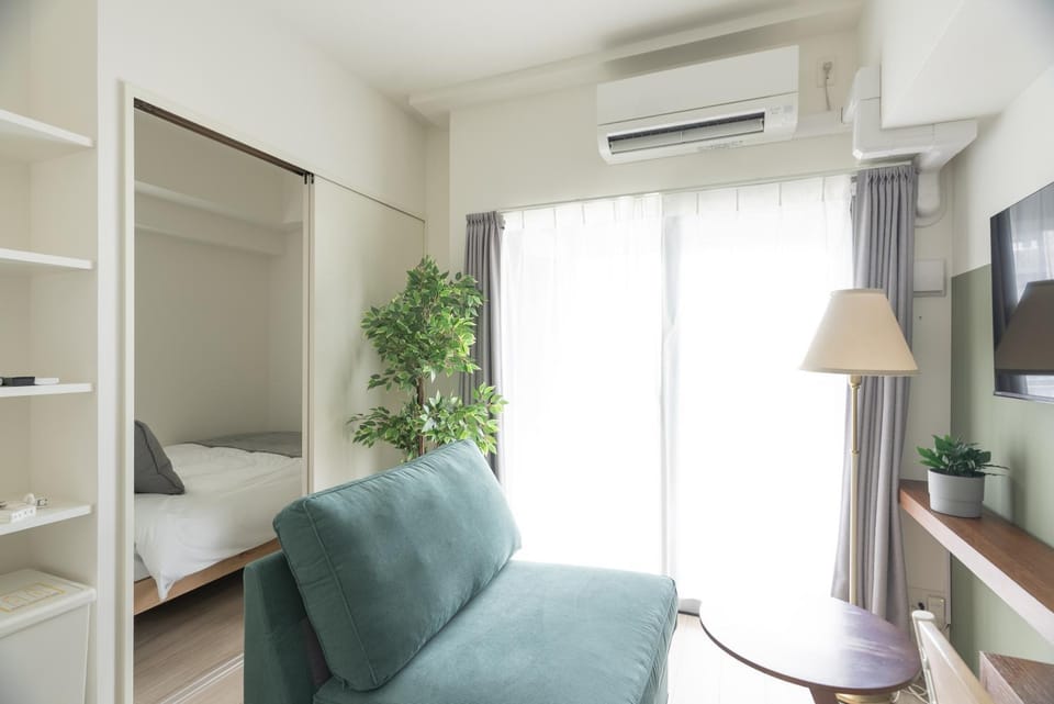 Bed, Living room