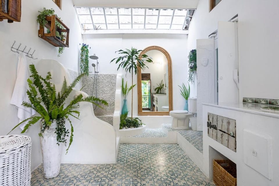 Bright & Breezy 3BR! Gardens, Jungle, River views - Villa Tugu Villa in North Kuta