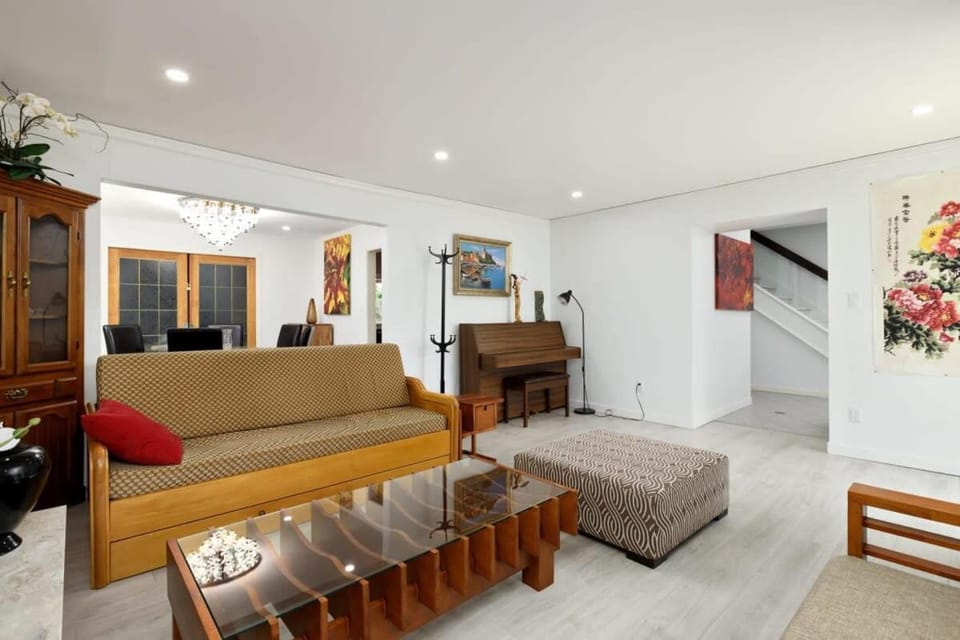 Cozy Private Room in Quiet West Side Bed and Breakfast in Vancouver