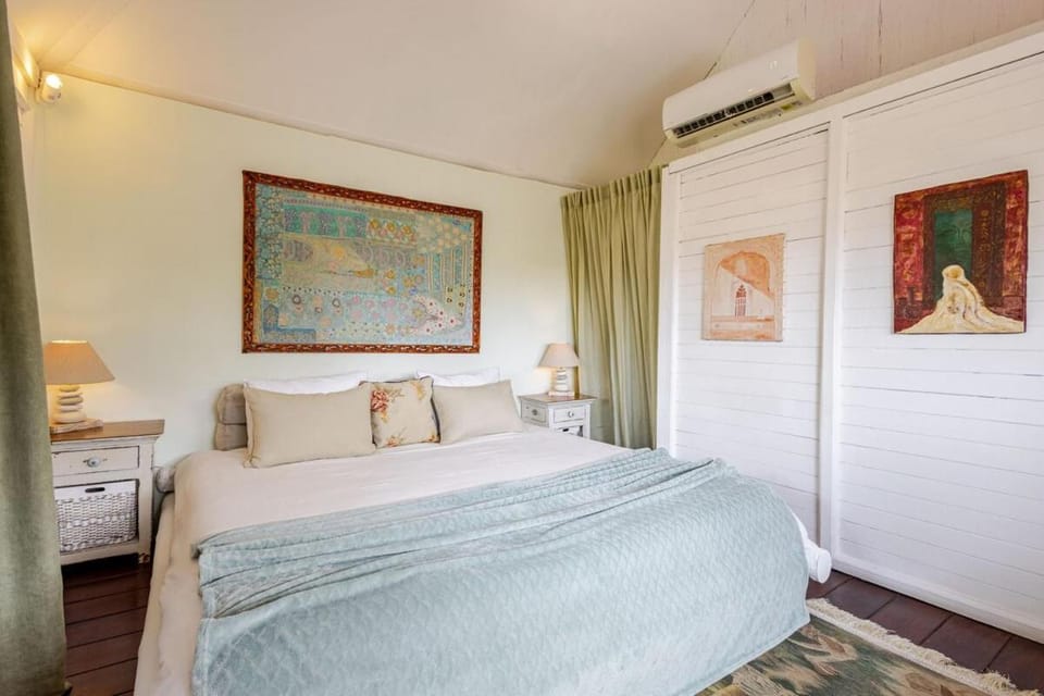 Charming 2BR Villa, private Pool, Lush Gardens, Cozy Escape - Villa Taje Villa in North Kuta