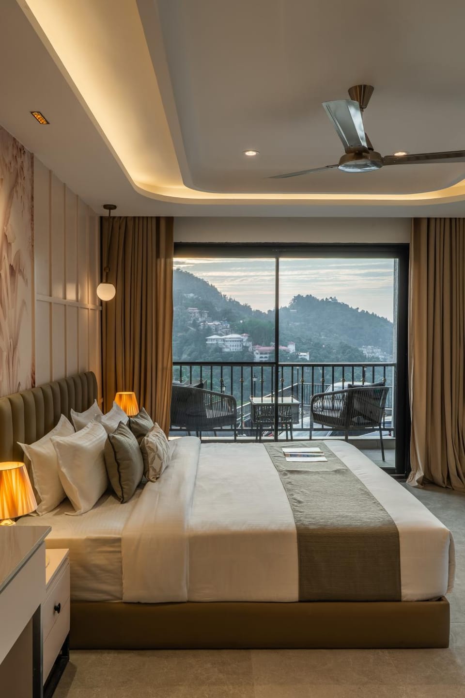 Bed, Natural landscape, Photo of the whole room, Bedroom, Mountain view