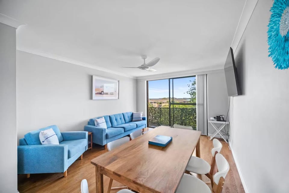 TV and multimedia, Living room, Seating area, Dining area, Evening entertainment