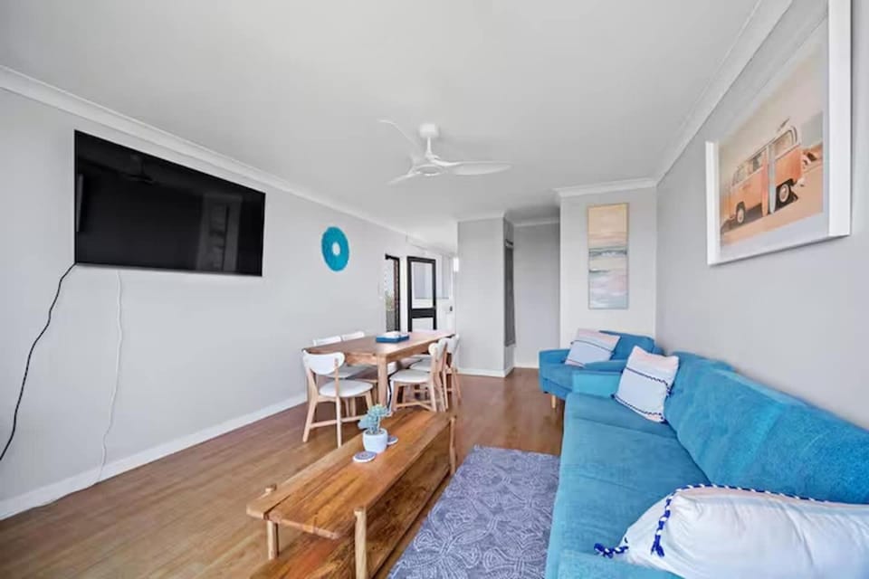 TV and multimedia, Living room, Seating area, Dining area, Evening entertainment