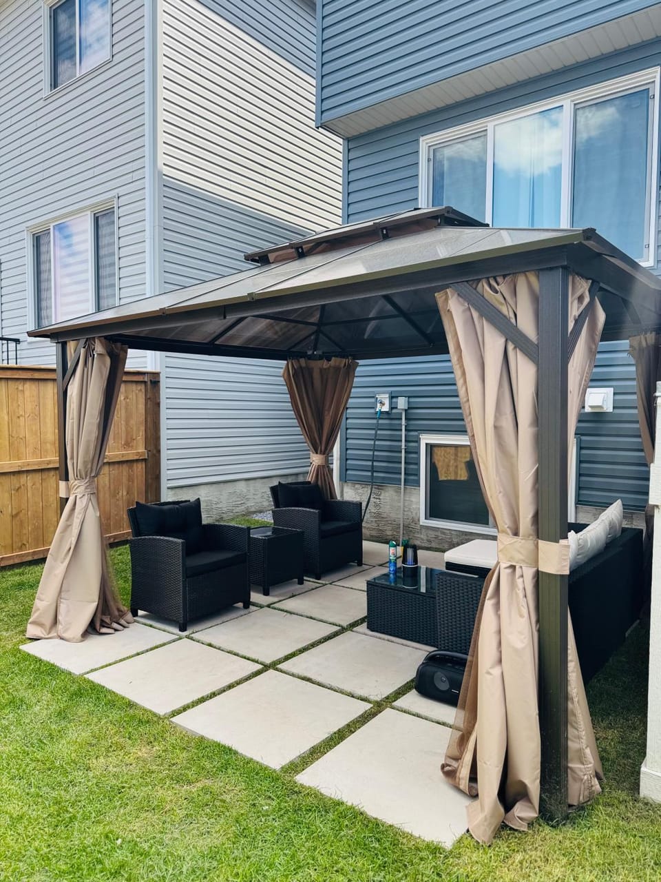 Chic City Escape- come experience tranquility! House in Calgary