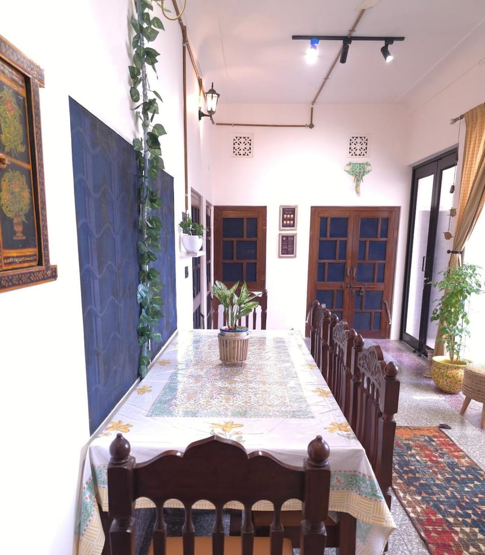 The Bloom Balconies- Cozy Living Above Apartment in Jaipur