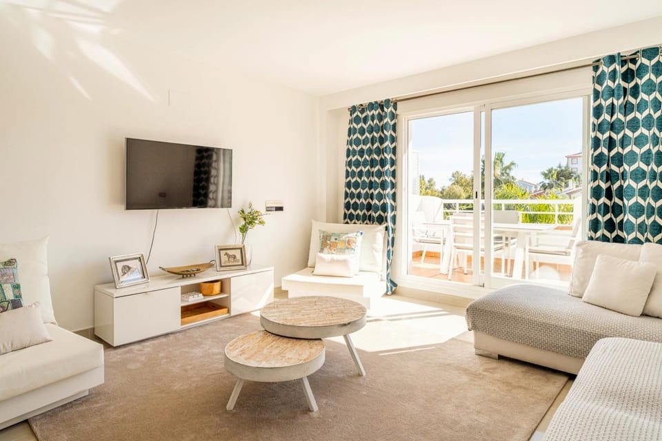 New Golden Mile 2BR Pool, Terrace, Parking Apartment in Costa del Sol
