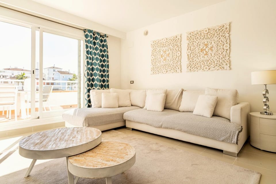 New Golden Mile 2BR Pool, Terrace, Parking Apartment in Costa del Sol