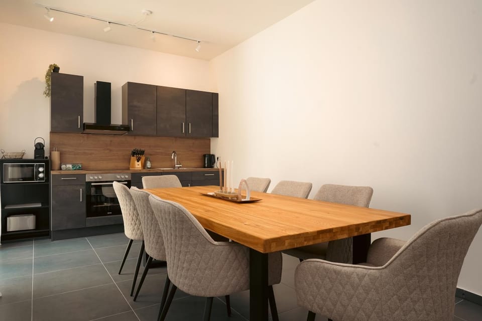 Kitchen or kitchenette, Seating area, Dining area, stove