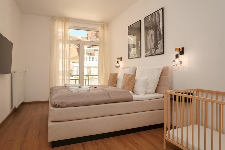 Bed, TV and multimedia, Photo of the whole room, Bedroom, cot
