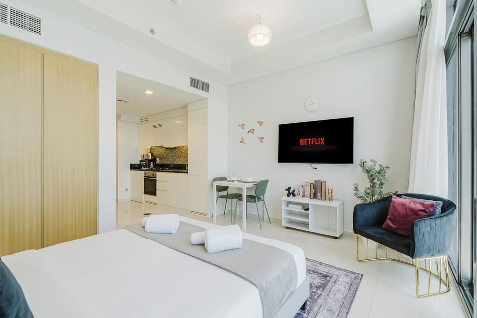 Bed, TV and multimedia, Kitchen or kitchenette, Living room, Photo of the whole room, Seating area, Dining area, Evening entertainment, Bedroom