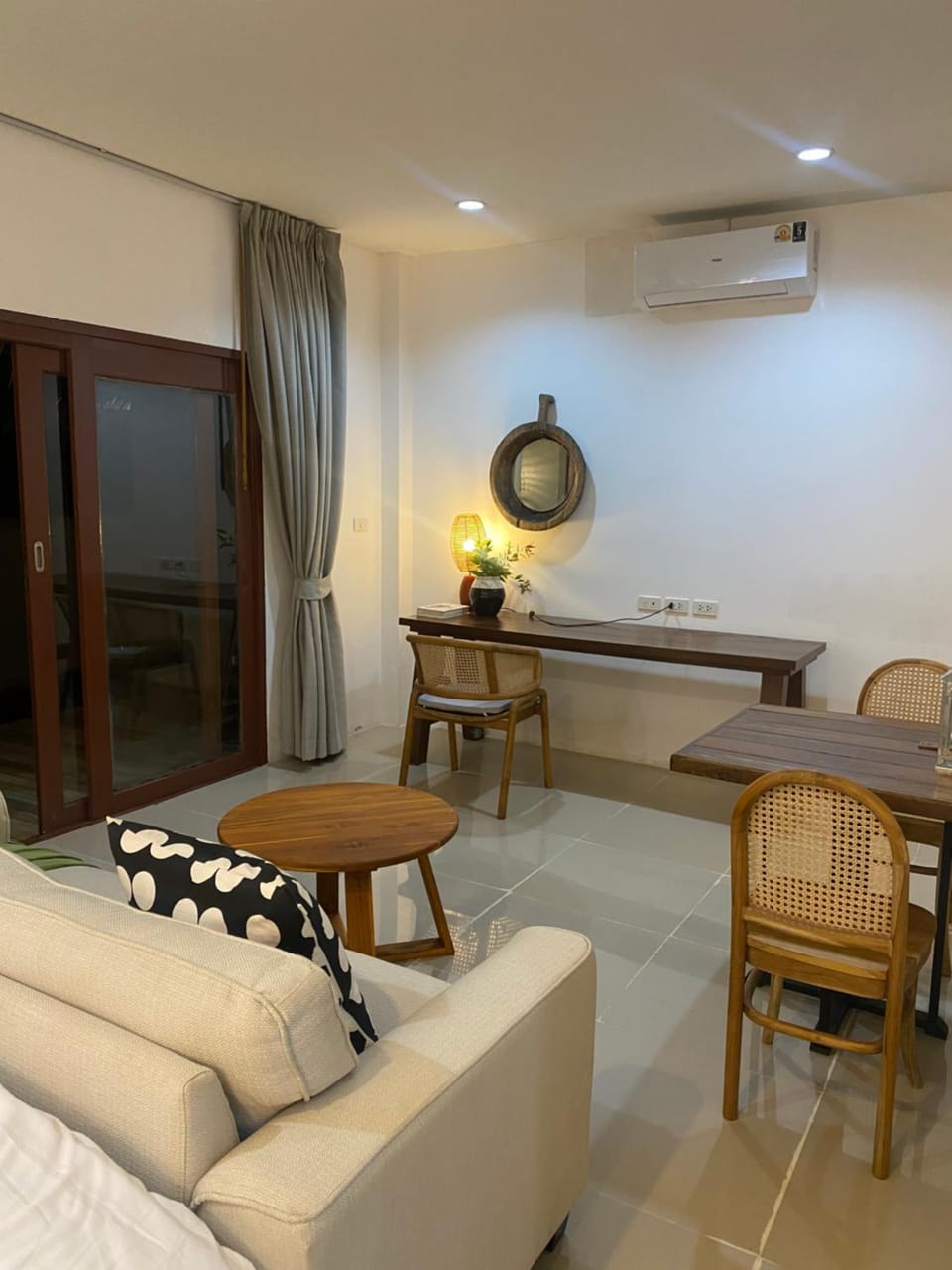 Living room, Seating area, air conditioner