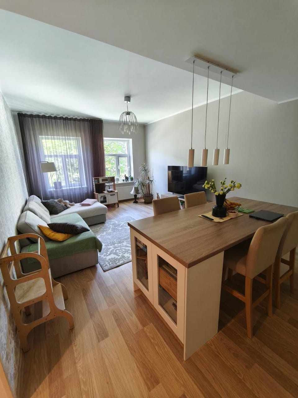 Living room, Dining area