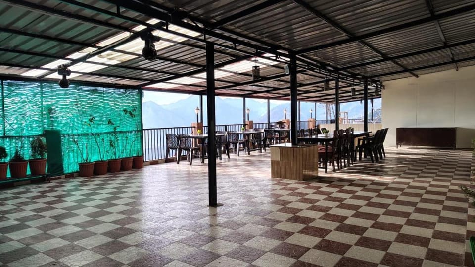 Restaurant/places to eat, Seating area