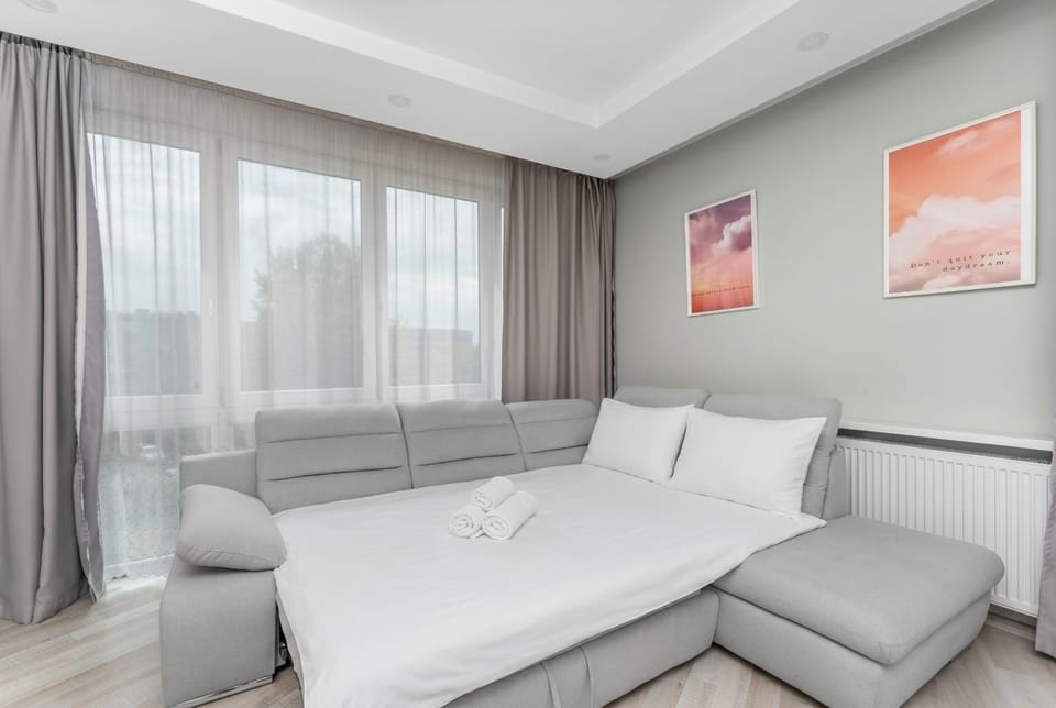 Bed, Living room, Photo of the whole room, Seating area, Bedroom