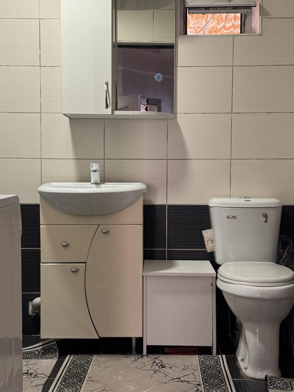 Shower, Toilet
