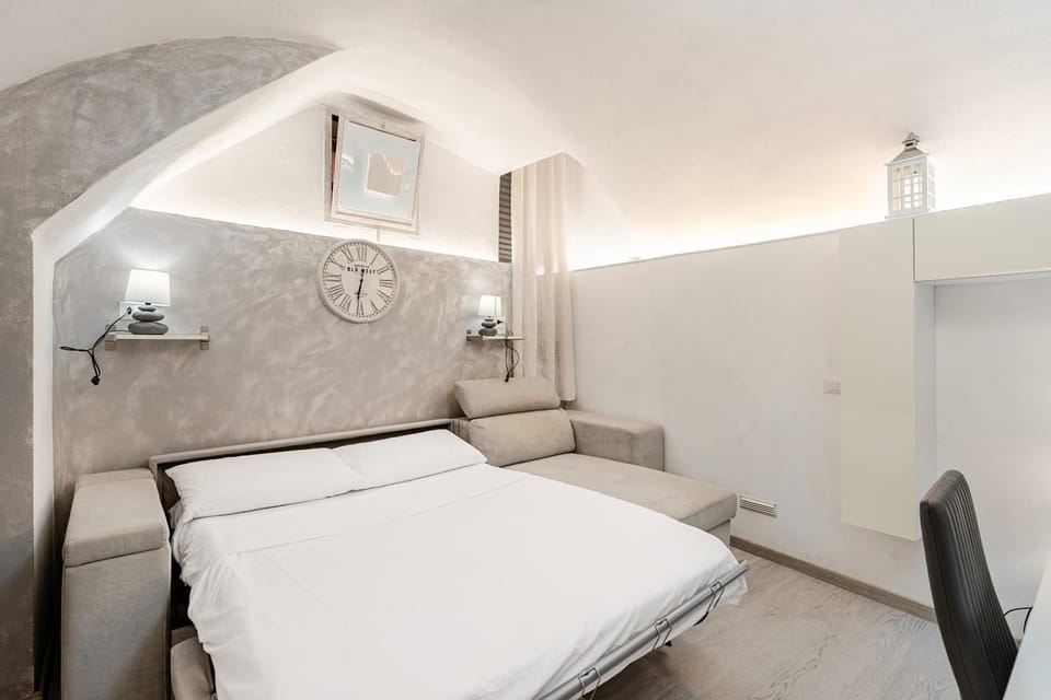 Bed, Living room