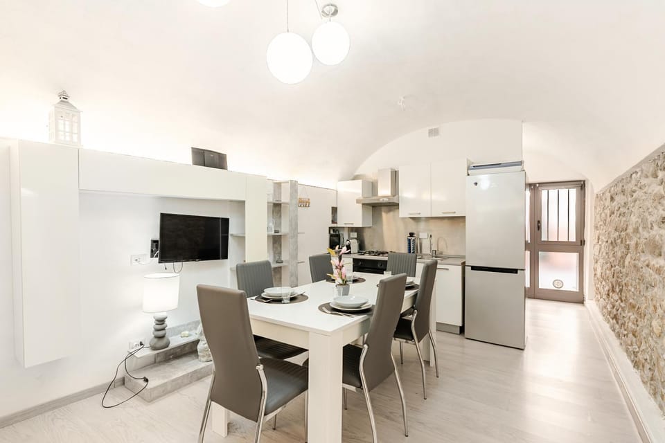 TV and multimedia, Kitchen or kitchenette, Dining area
