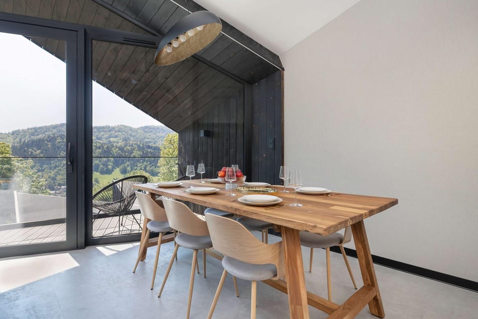 View (from property/room), Balcony/Terrace, Living room, Seating area, Dining area, Mountain view