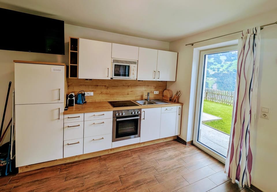 Kitchen or kitchenette, kitchen, kitchen