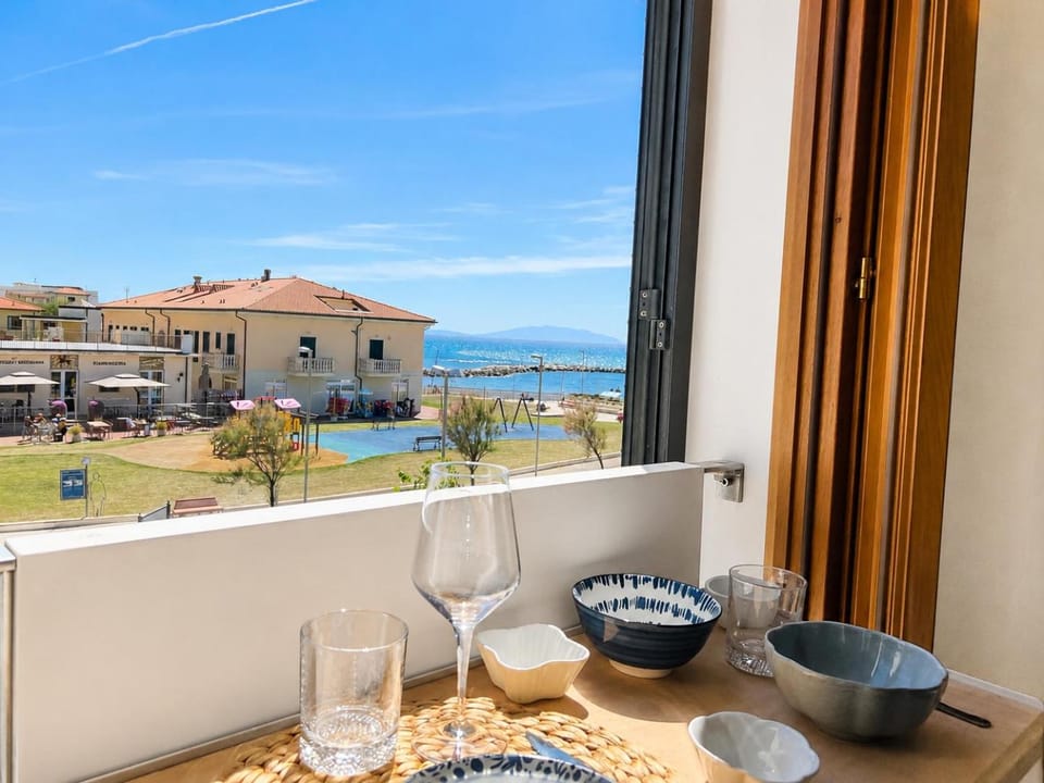 View (from property/room), City view, Sea view, Sea view