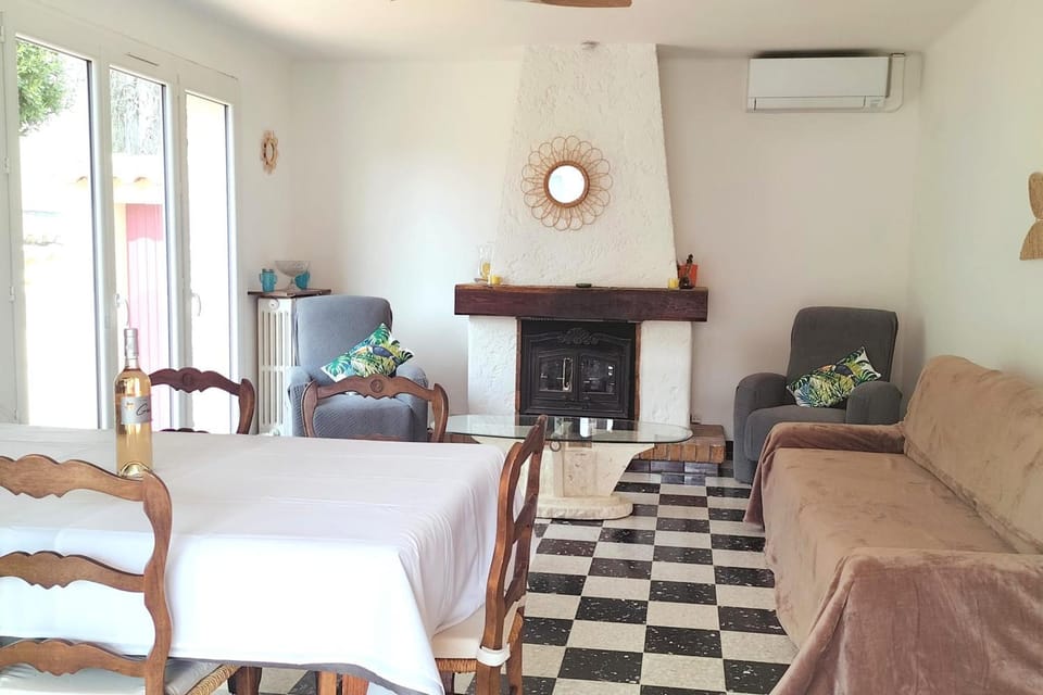 Villa with garden in Six-Fours-les-Plages House in Six-Fours-les-Plages