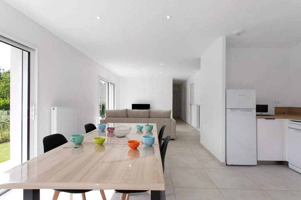 Property building, Kitchen or kitchenette, Living room