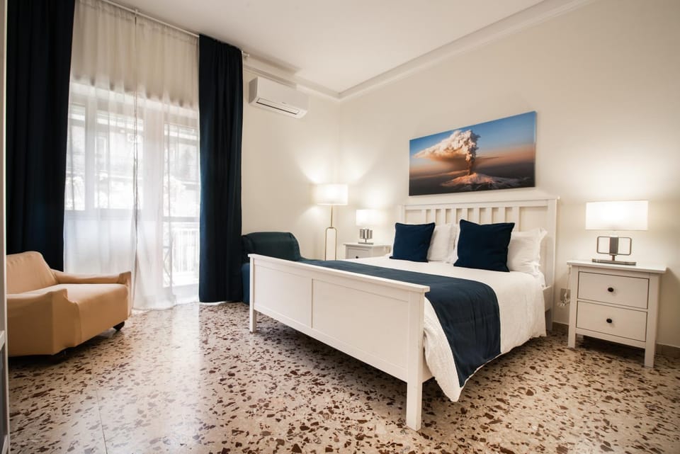 Bed, Photo of the whole room, Bedroom, air conditioner