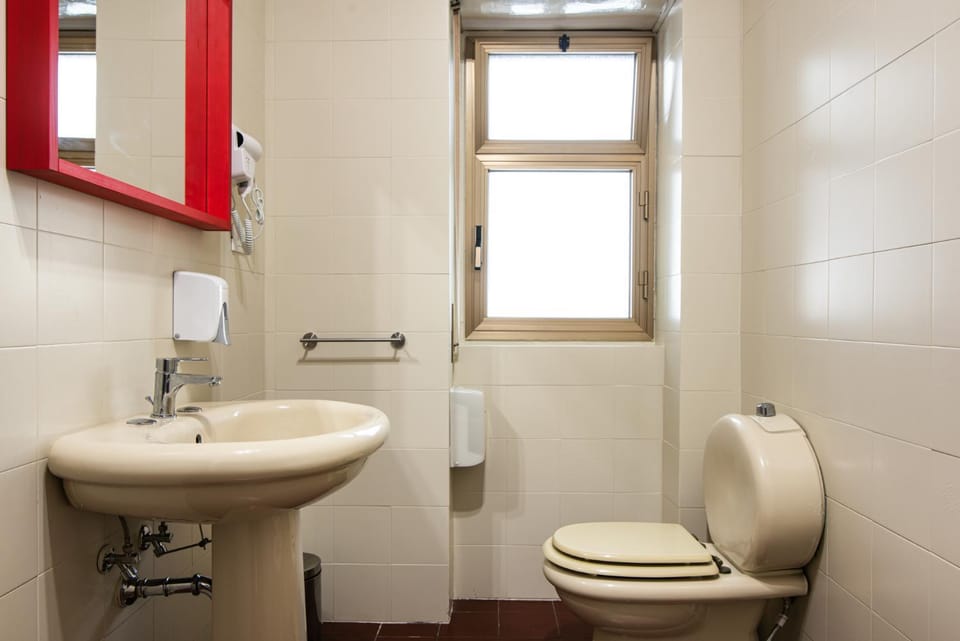 Shower, Toilet, Bathroom, bidet, towels