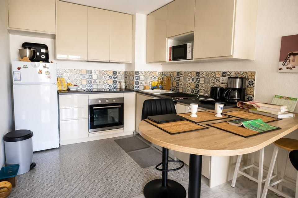 Kitchen or kitchenette, Living room