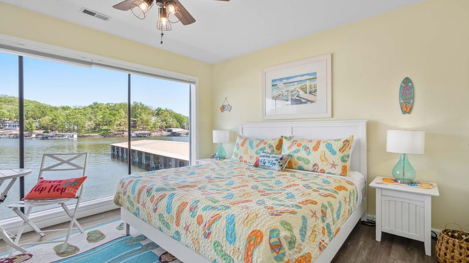 Reel Relaxation Waterfront Comfort & Views House in Lake of the Ozarks