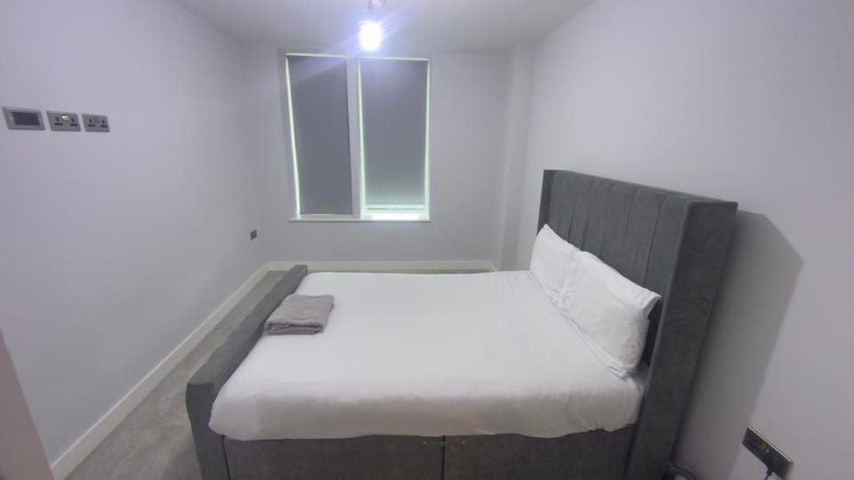 2 Bedroom - Rubix Apartment in Southall
