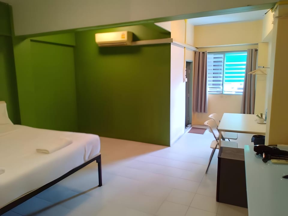 Bed, Photo of the whole room, Bedroom, air conditioner