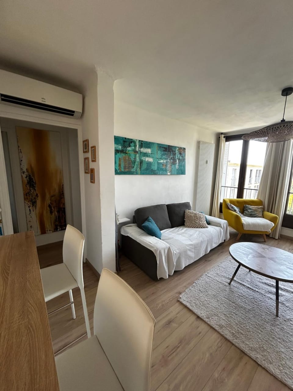 Living room, Seating area