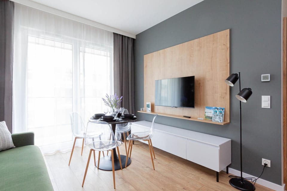 TV and multimedia, Balcony/Terrace, Living room, Seating area, Evening entertainment