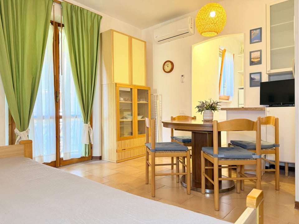 N321 - Numana, comodo bilocale con balconi Apartment in Numana