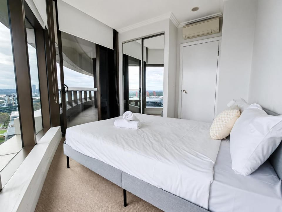 Olympic Park Retreat Walk to Stadiums & DFO Parking Apartment in Sydney